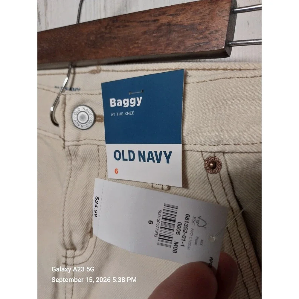 Old Navy Boys Size 6 Beige Below Knee Baggy Canvas Shorts NWT